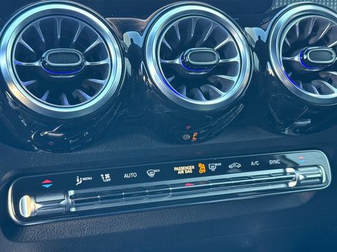 Used 2023 Mercedes-Benz GLB 250 image 24