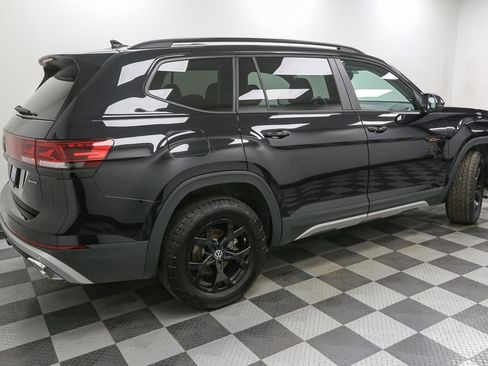 Certified 2025 Volkswagen Atlas Peak Edition SE AWD/4WD image 11