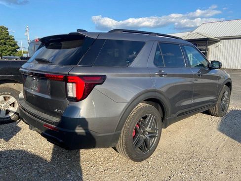 Used 2025 Ford Explorer ST-Line w/ ST-Line Street Pack AWD/4WD image 5