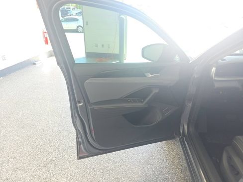Certified 2025 Volkswagen Tiguan SE w/ Panoramic Sunroof Package AWD/4WD image 27