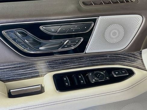 Used 2020 Lincoln Navigator Black Label w/ Cargo Convenience Package image 11