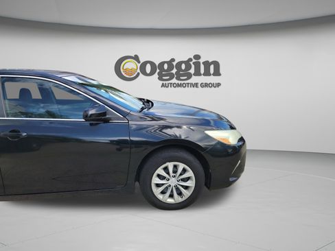 Used 2016 Toyota Camry LE FWD image 31