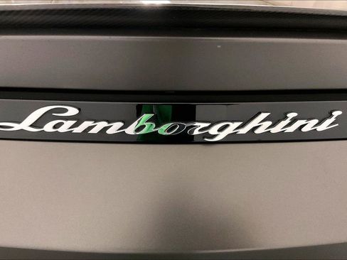 Used 2022 Lamborghini Urus image 18