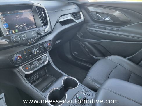 Used 2024 GMC Terrain SLT w/ Infotainment Package II image 26