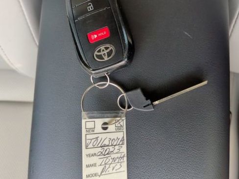 Used 2023 Toyota Prius XLE FWD image 33