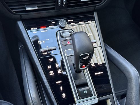 Used 2021 Porsche Cayenne S image 21