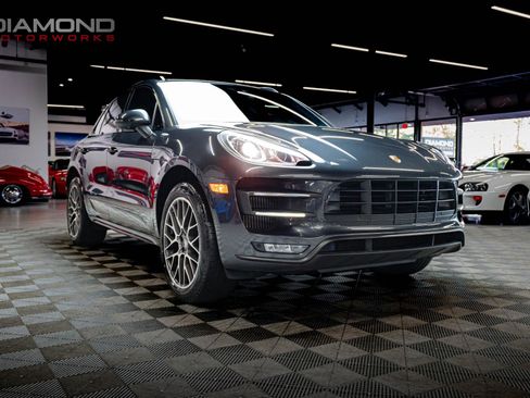 Used 2018 Porsche Macan Turbo image 22