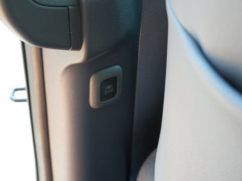 Used 2023 Toyota Sienna XLE FWD image 22