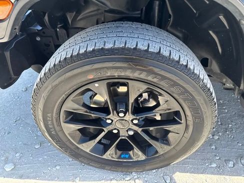 Used 2023 Jeep Wrangler Unlimited Sahara AWD/4WD image 26