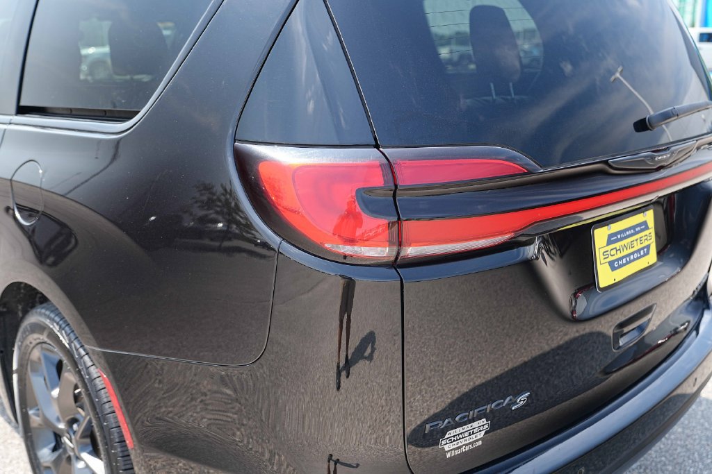 Used 2025 Chrysler Pacifica Limited FWD image 10