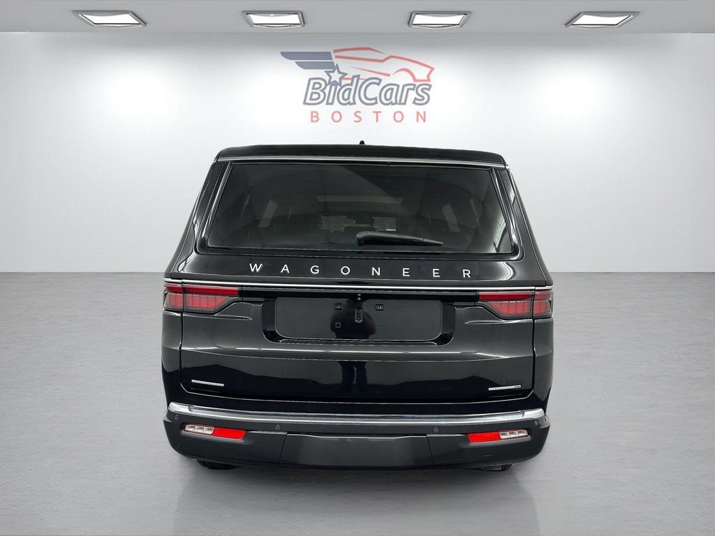 Used 2022 Jeep Wagoneer Series III w/ Premium Group I AWD/4WD image 5