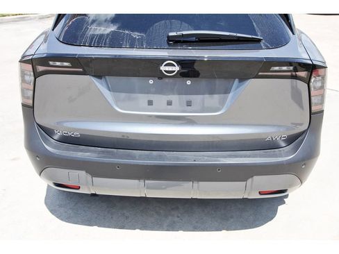 Used 2025 Nissan Kicks SV w/ SV Premium Package AWD/4WD image 7