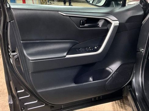 Used 2022 Toyota RAV4 LE image 19