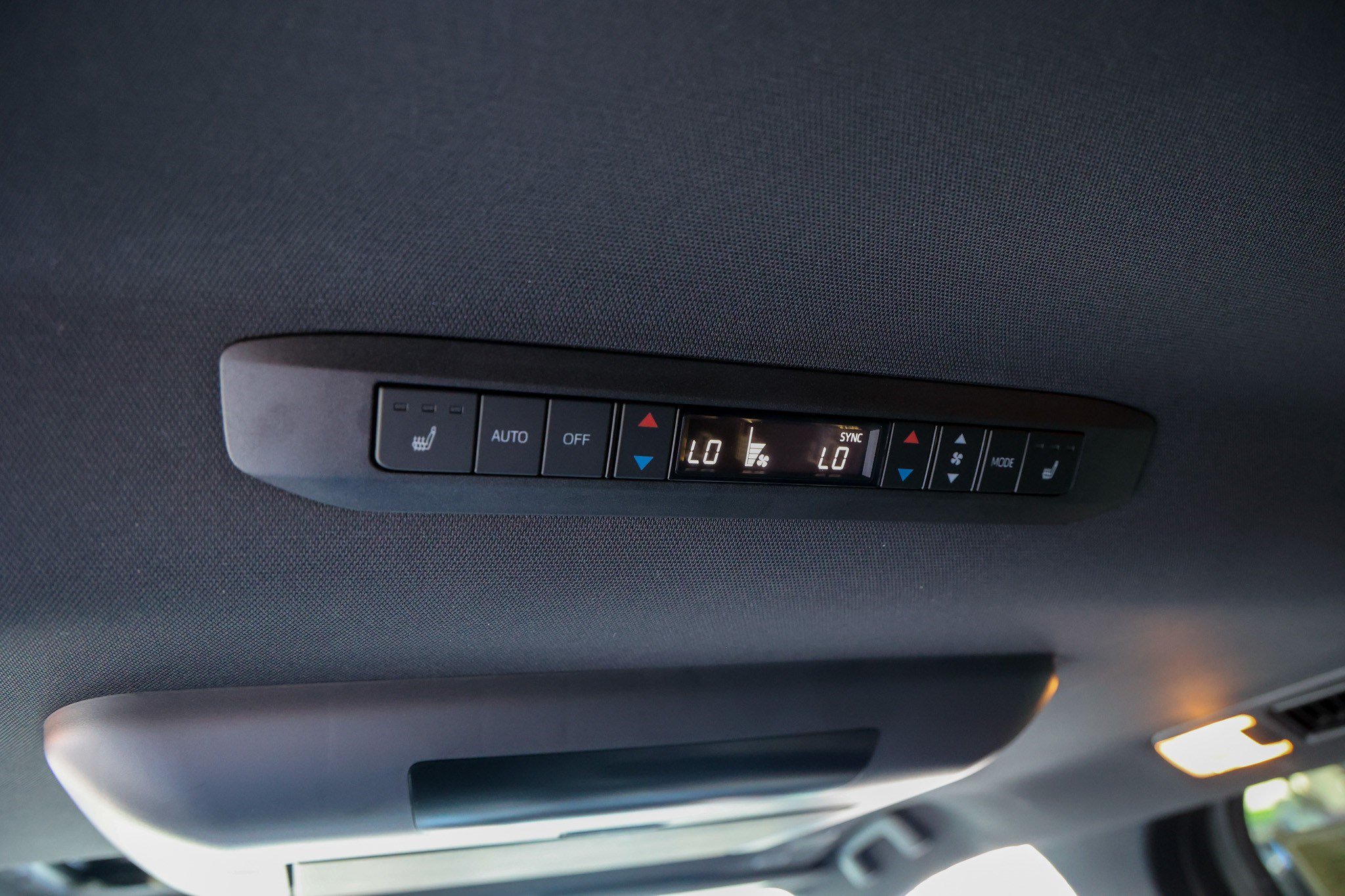 Certified 2025 Toyota Sienna Platinum FWD image 46