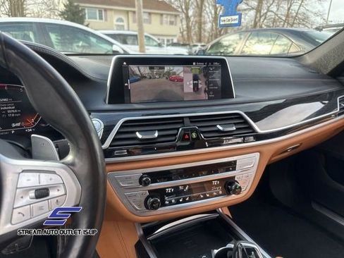 Used 2022 BMW 750i xDrive w/ Executive Package image 46