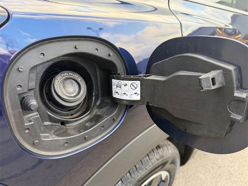 Used 2025 Nissan Rogue SV image 36