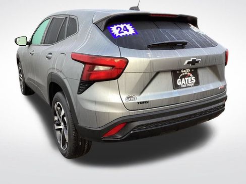 Used 2024 Chevrolet Trax RS FWD image 8