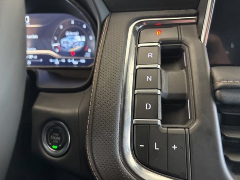 Used 2024 GMC Yukon AT4 w/ AT4 Premium Package AWD/4WD image 30