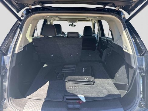 Certified 2023 Nissan Rogue SV w/ SV Premium B Package AWD/4WD image 6