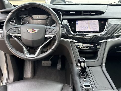 Used 2025 Cadillac XT6 Premium Luxury AWD/4WD image 8