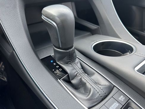 Used 2019 Toyota Avalon Touring image 18