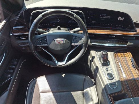 Certified 2023 Cadillac Escalade Premium Luxury AWD/4WD image 22