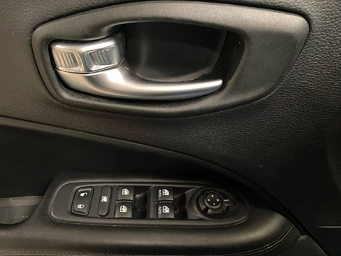 Used 2021 Jeep Compass Latitude image 10