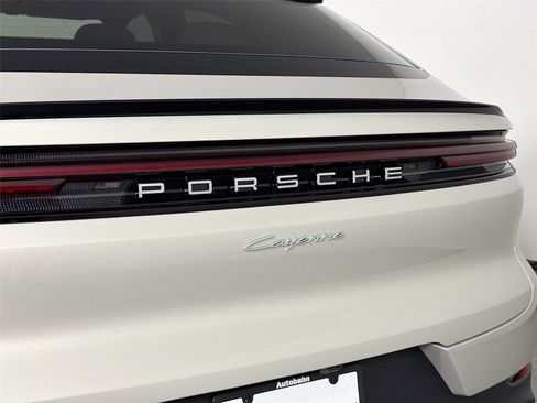 Certified 2026 Porsche Cayenne Coupe AWD/4WD image 17
