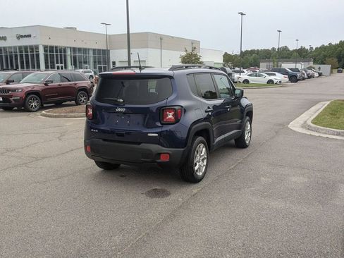 Used 2018 Jeep Renegade Latitude w/ Popular Equipment Group AWD/4WD image 5
