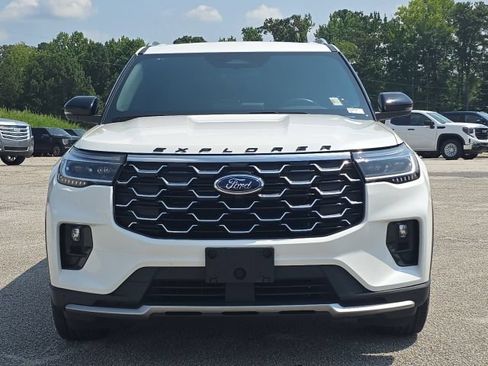 Used 2025 Ford Explorer Platinum RWD image 8