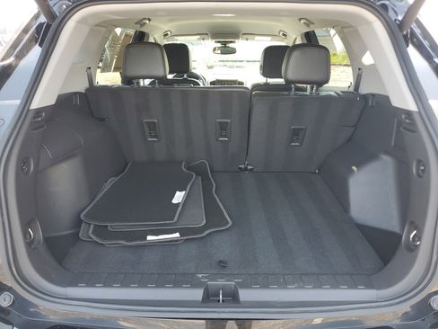 Used 2024 GMC Terrain SLT image 8