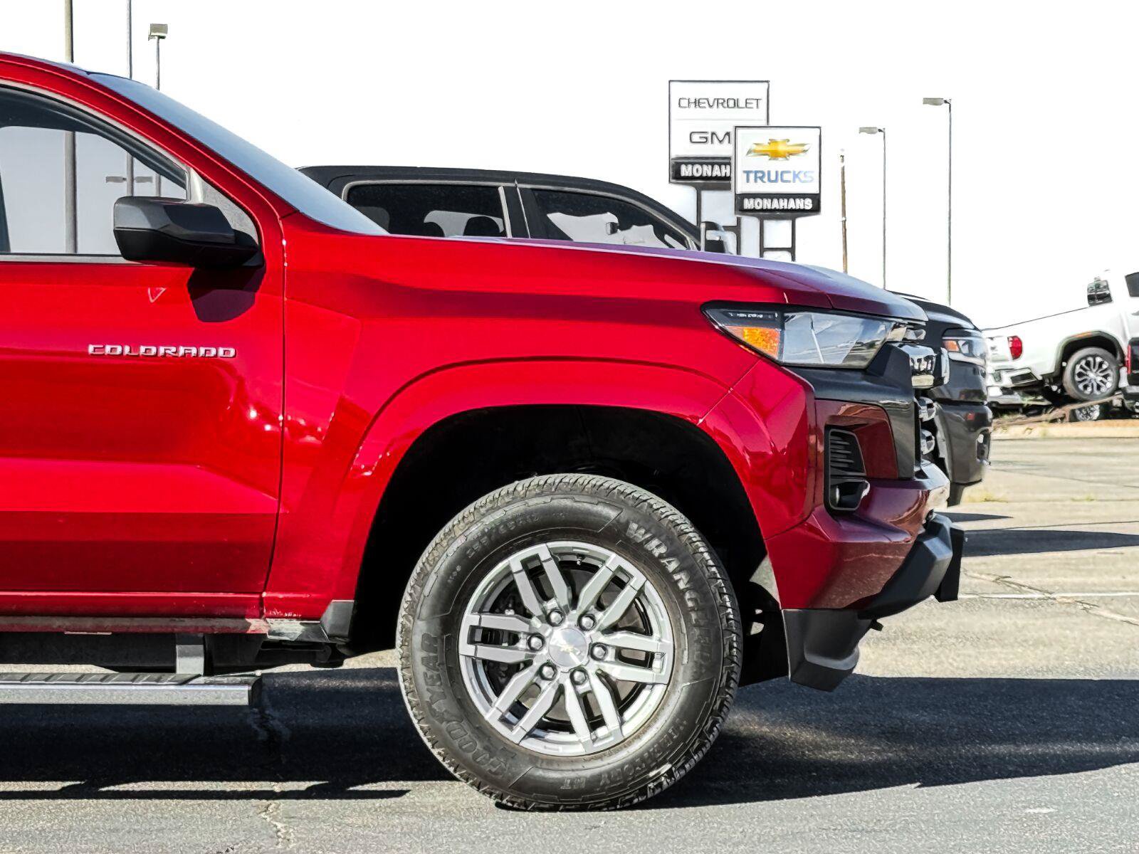 Certified 2024 Chevrolet Colorado LT w/ LT Convenience Package II AWD/4WD image 9