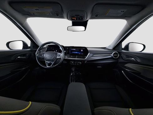 Used 2025 Chevrolet Trax ACTIV FWD image 9