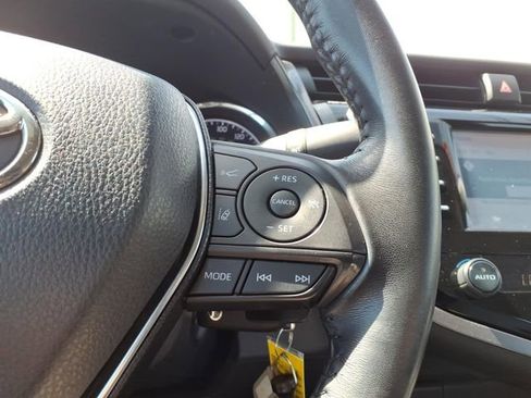 Certified 2019 Toyota Camry SE FWD image 19