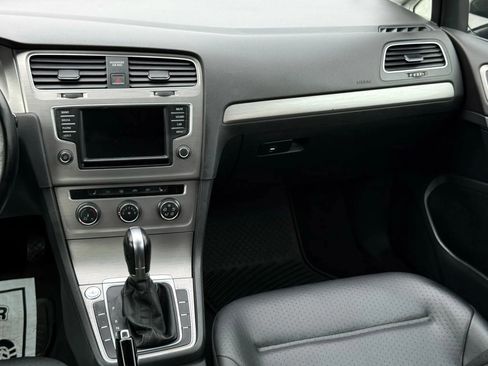 Used 2016 Volkswagen Golf Limited Edition image 32