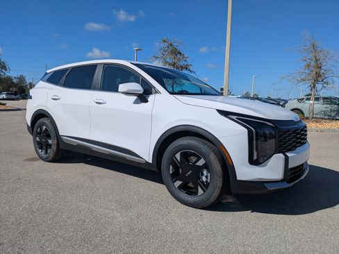 New 2026 Kia Sportage LX FWD image 2
