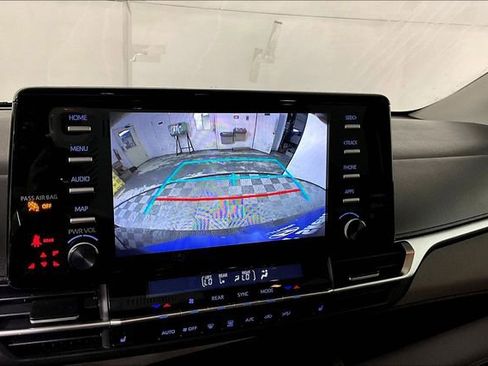 Used 2021 Toyota Sienna XLE image 21