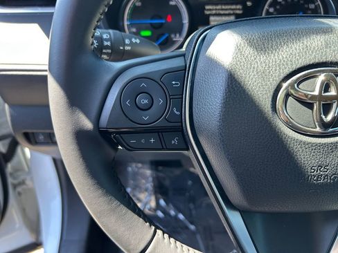 Used 2024 Toyota Venza AWD/4WD image 15