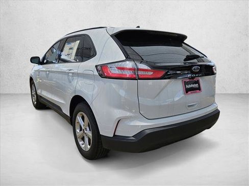 Used 2024 Ford Edge SE image 9