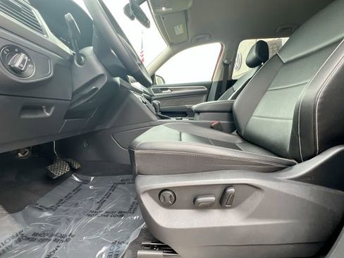 Certified 2022 Volkswagen Atlas SE w/ Black Wheel Package image 12