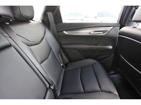 Certified 2025 Cadillac XT5 Luxury image 11