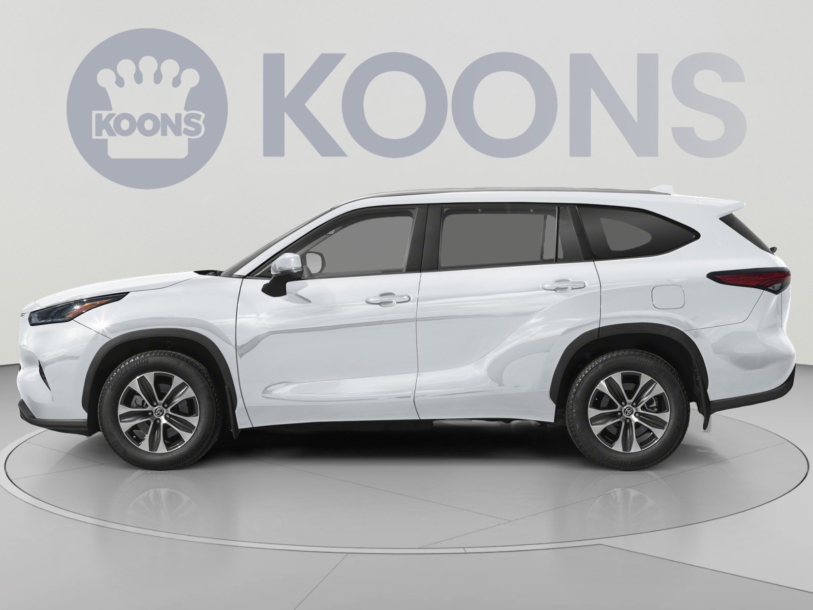 Used 2023 Toyota Highlander XLE AWD/4WD image 4