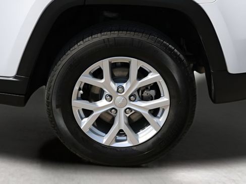 Used 2023 Jeep Grand Cherokee Limited w/ Luxury Tech Group II RWD image 9