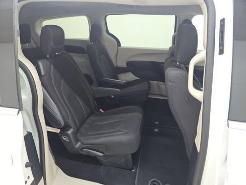 Used 2022 Chrysler Voyager LX FWD image 20