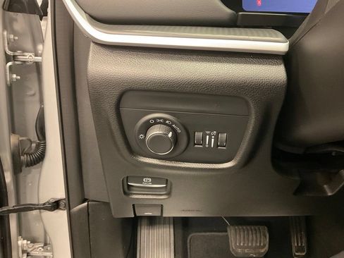 Used 2024 Jeep Grand Cherokee Altitude AWD/4WD image 14