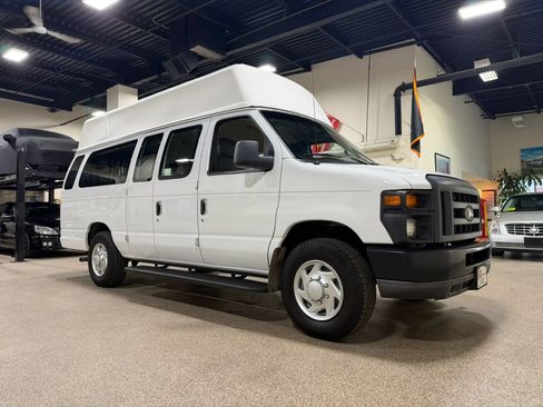 Used 2014 Ford E-250 and Econoline 250 Extended w/ Power Group RWD image 7