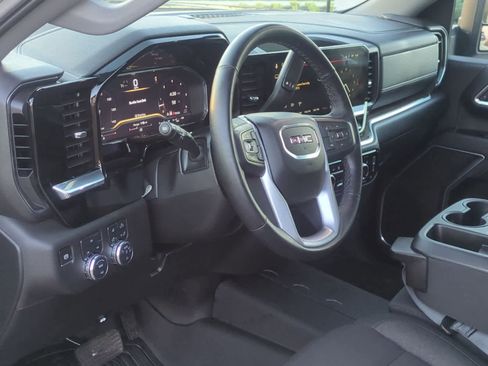 Used 2025 GMC Sierra 2500 SLE image 10