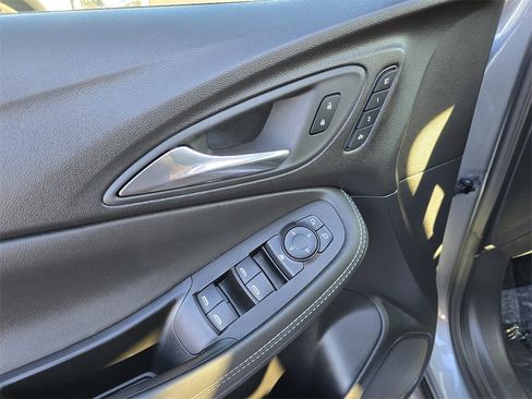 Certified 2024 Buick Encore GX Avenir image 12