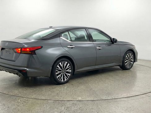 Used 2025 Nissan Altima 2.5 SV FWD image 9