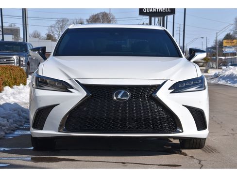 Used 2024 Lexus ES 300h F Sport image 9